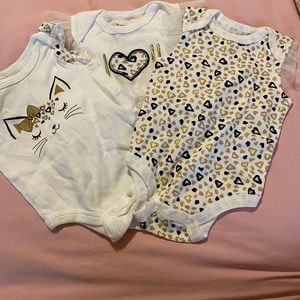 Bundle of 3 onesies